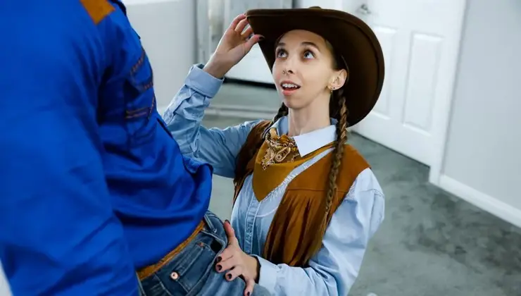 إباحيات ساخنة - بريزي بري المراهقة تقتحم عالم سكس