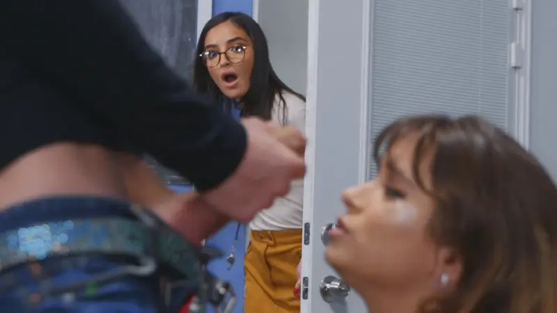 إميلي ويليس - مراقب قاعة سكويرتر - افلام سكس