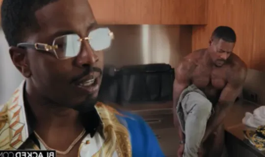 سكس مترجم - شقراء جميلة تخاطر بطيزها فقط لأنها تحب bbc