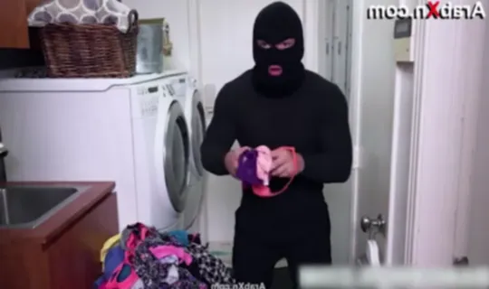 لا يهمها من يكون فهي تعشق الزب بجنون سكس مترجم