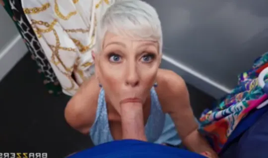 مشاغب ينيك صديقة امه لتنضم هي أيضا ل سكس تلاتي