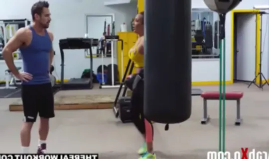 نيك ميلف في الجيم وقدف في كسها الجميل