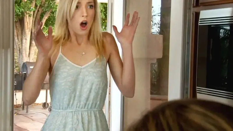 هل تمارس سكس مع زوجة أبي من المؤخرة